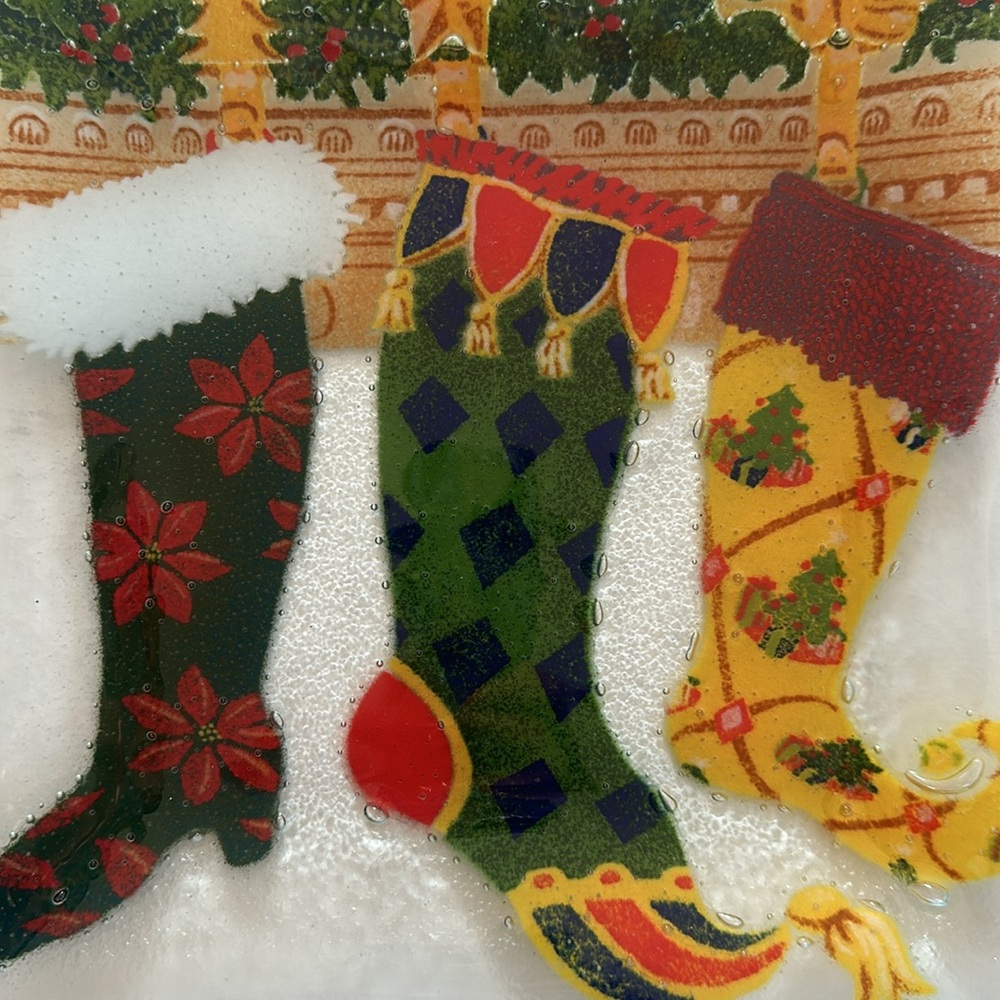 Peggy Karr fused glass Christmas Stocking serving dish. - Picture 7 of 7